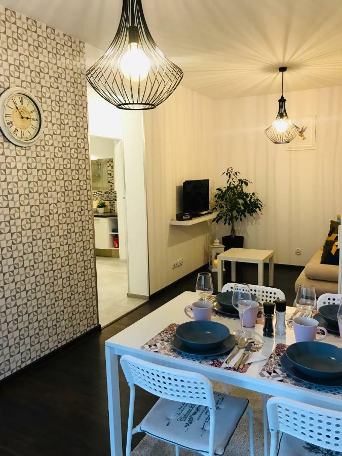 Bird House Apartment In The City Center Красков Екстериор снимка